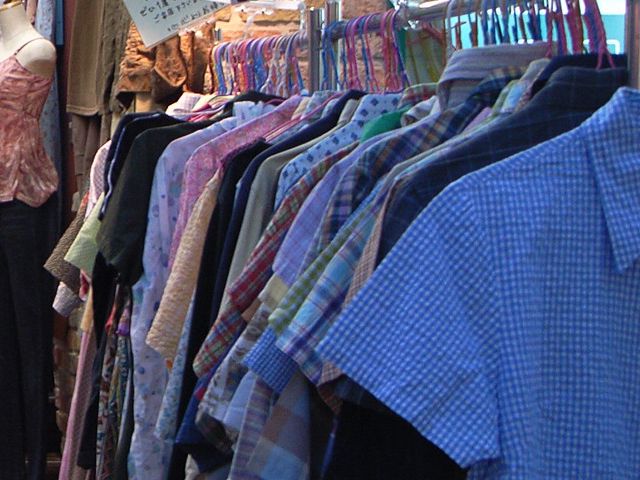 初夏の陽射しに映える世界でたった一つのオリジナルTシャツが織りなす個性と物語